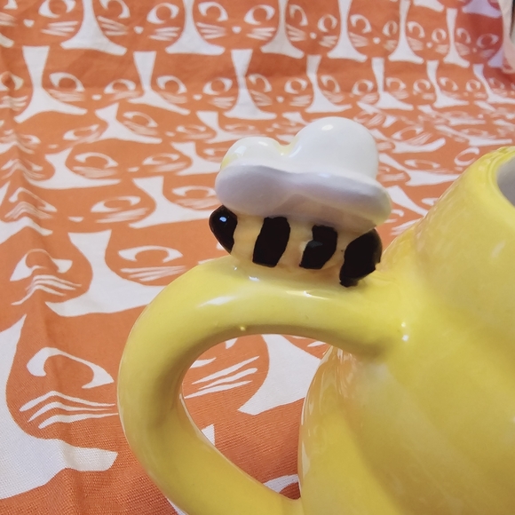 Vintage Pier one honeybee Bumblebee creamer Dolomite hand painted rare - Picture 2 of 8